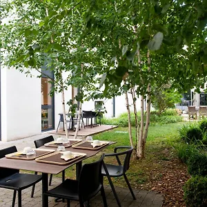 4* מלון דירות Adagio Patio Confluence